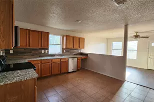 2931 Marco Dr, Grand Prairie, TX 75052 - Photo 11