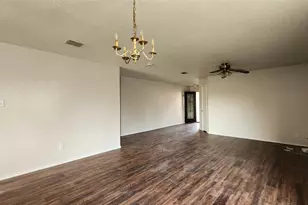 2931 Marco Dr, Grand Prairie, TX 75052 - Photo 9