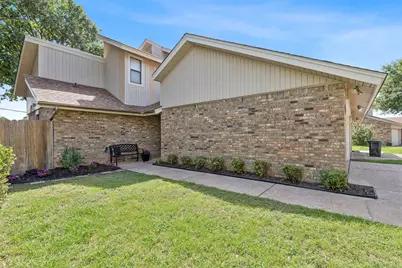 105 Yorkshire Court, Euless, TX 76040 - Photo 3