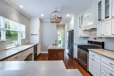 104 Bellevue Drive, Cleburne, TX 76033 - Photo 5