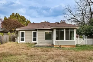 104 Bellevue Dr, Cleburne, TX 76033 - Photo 17