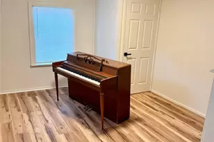 923 Guadalupe River Dr, Granbury, TX 76048 - Photo 17