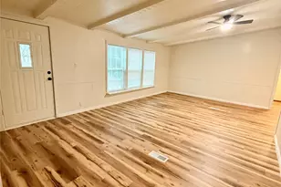 923 Guadalupe River Dr, Granbury, TX 76048 - Photo 9