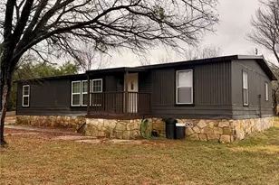 923 Guadalupe River Dr, Granbury, TX 76048 - Photo 3