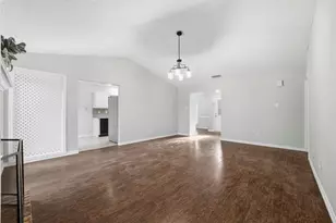 425 Country View Ln, Garland, TX 75043 - Photo 5