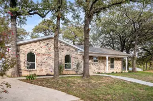 632 Melbourne Ct, Hurst, TX 76053 - Photo 3