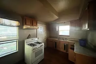 320 NW 9th St, Paris, TX 75460 - Photo 3