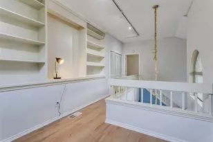 9416 Penny Ln, Irving, TX 75063 - Photo 17