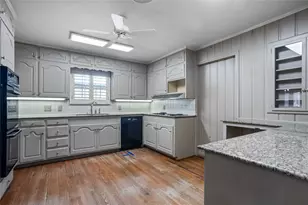 308 N Bailey Ave, Fort Worth, TX 76107 - Photo 11