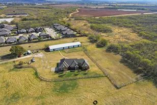 1045 Floyd Hampton Rd, Crowley, TX 76036 - Photo 3