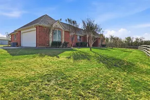 1045 Floyd Hampton Rd, Crowley, TX 76036 - Photo 7