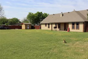 902 El Campo Dr, Rio Vista, TX 76093 - Photo 5