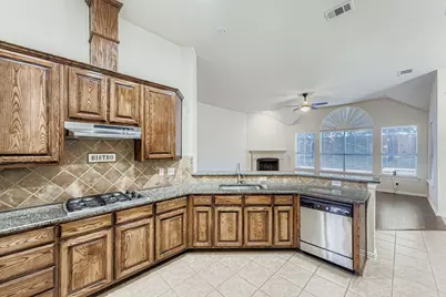 8406 Pecan Creek Drive, Arlington, TX 76001 - Photo 11