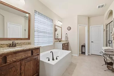 412 Dominion Drive, Euless, TX 76039 - Photo 5