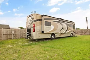 200 Flower Meadows Dr, Waxahachie, TX 75165 - Photo 25