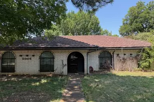 2006 San Jacinto Dr, Arlington, TX 76012 - Photo 1