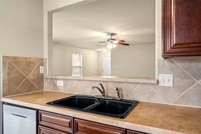 4024 Mantis Street, Fort Worth, TX 76106 - Photo 5