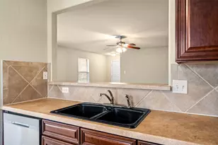 4024 Mantis St, Fort Worth, TX 76106 - Photo 5