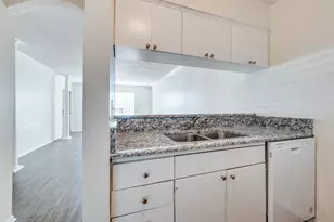 4859 Cedar Springs Rd, Dallas, TX 75219 - Photo 5