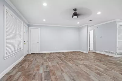 704 Clover Park Drive, Arlington, TX 76013 - Photo 3