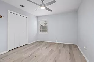 704 Clover Park Dr, Arlington, TX 76013 - Photo 15