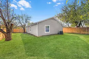 2933 Lucinda Ln, Fort Worth, TX 76119 - Photo 29