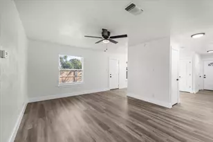 2933 Lucinda Ln, Fort Worth, TX 76119 - Photo 15