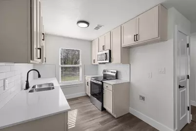 2933 Lucinda Lane, Fort Worth, TX 76119 - Photo 7