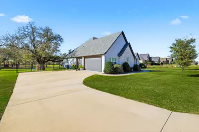 235 Columbia Court, Springtown, TX 76082 - Photo 31