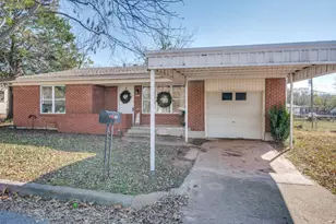 1406 Vine St, Bridgeport, TX 76426 - Photo 1