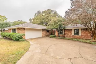 917 Bucknell Dr, Arlington, TX 76012 - Photo 1