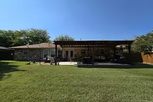505 Galia St, Bowie, TX 76230 - Photo 15