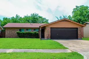 729 Blueberry Ln, Grand Prairie, TX 75052 - Photo 1
