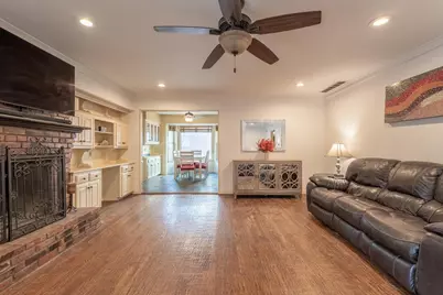 10042 Edgecove Drive, Dallas, TX 75238 - Photo 9