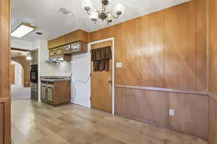 214 Jill Ann Dr, Burleson, TX 76028 - Photo 15