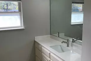 501 Merrill Dr, Bedford, TX 76022 - Photo 9