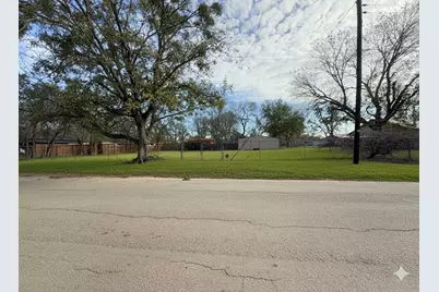 1126 Alvarado Street, Cleburne, TX 76031 - Photo 3