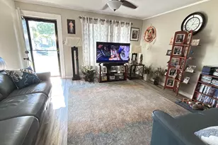 528 NW King St, Burleson, TX 76028 - Photo 3