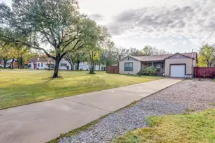 2748 Timberline Dr, Fort Worth, TX 76119 - Photo 3