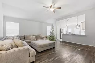 10329 Kingspoint Blvd, Fort Worth, TX 76140 - Photo 3