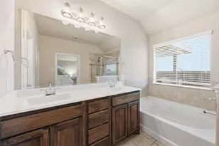 10329 Kingspoint Blvd, Fort Worth, TX 76140 - Photo 15