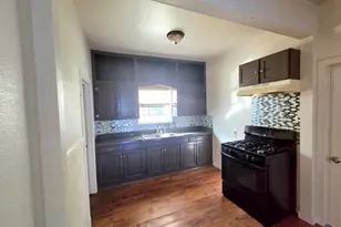 605 Orange St, Arlington, TX 76012 - Photo 5