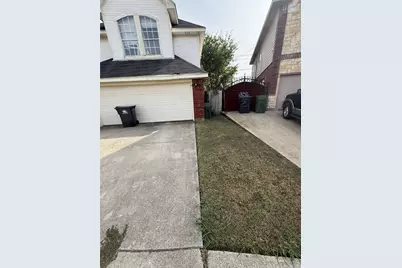 900 Blossomwood Court, Arlington, TX 76017 - Photo 3