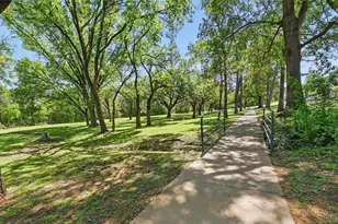 66 Abbey Rd, Euless, TX 76039 - Photo 3