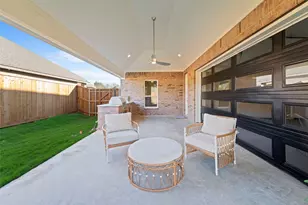 607 E Wood Dell Dr, Glenn Heights, TX 75154 - Photo 3