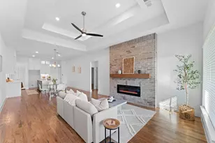 607 E Wood Dell Dr, Glenn Heights, TX 75154 - Photo 1