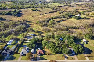 309 De La Cruz St, Weatherford, TX 76085 - Photo 33