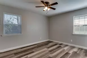 809 Michelle Dr, Everman, TX 76140 - Photo 5