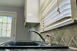 415 W Taylor St, Sherman, TX 75092 - Photo 9