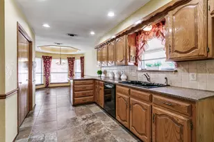 7301 Londonderry Dr, North Richland Hills, TX 76182 - Photo 9